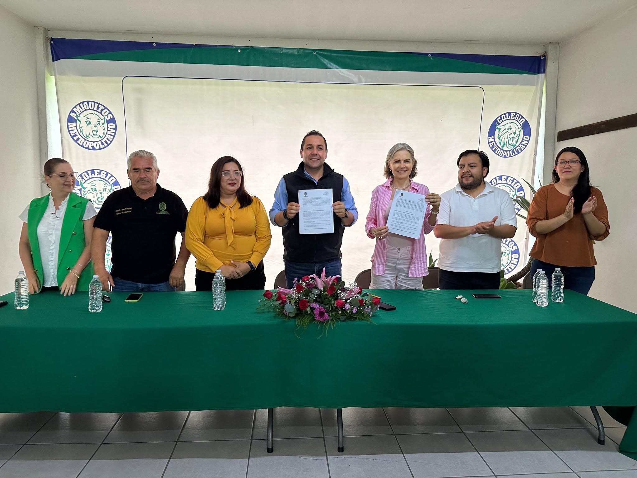 Estudiantes del Colegio Metropolitano, comunidad Lince